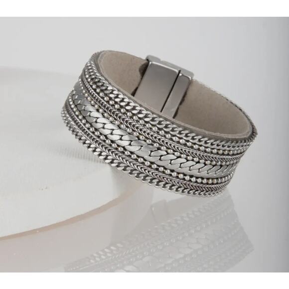 Silver Dainty Chains Leather Bracelet NWT - Picture 2 of 5